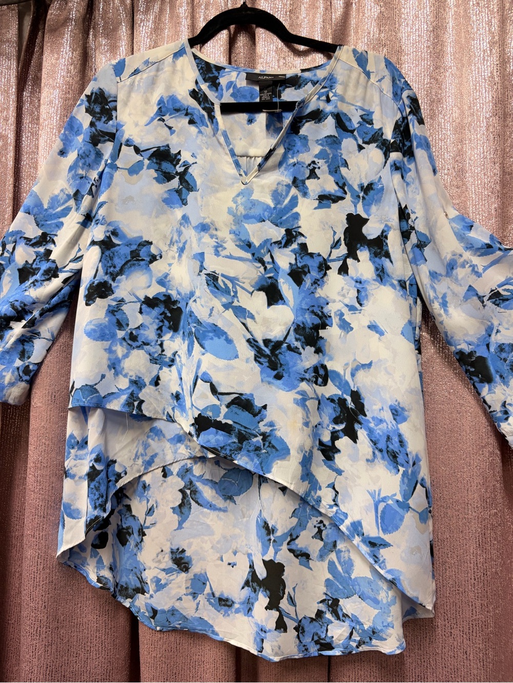 Alfani Blue and White Floral V-Neck Asymmetrical Tunic